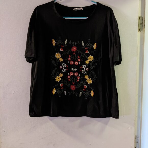 "Les Amis" Floral Embroidered Tee in Size L - Picture 13 of 16